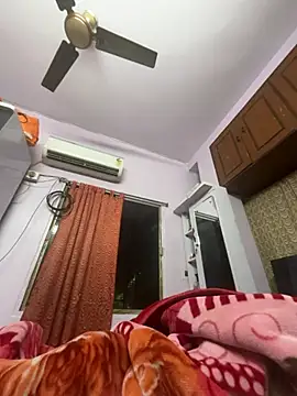 Yourhornynightmare webcam show