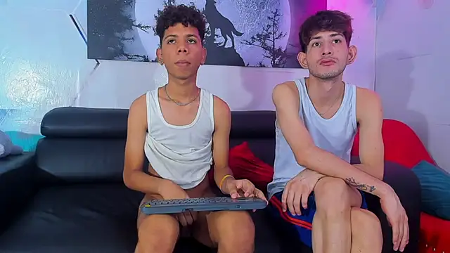 Spicy_guys Show in webcam