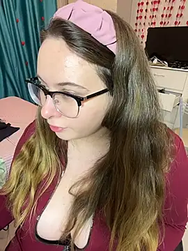 DienkaGreenのライブXXXチャット