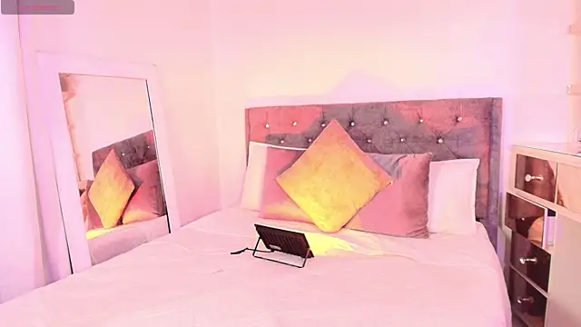 Vale_prado webcam show