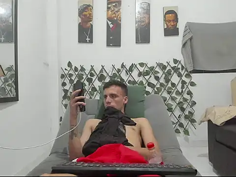 Pertunjukan Kamera Web Latins_Boss