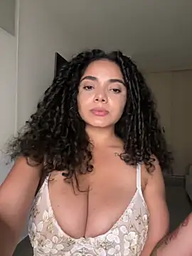 Curlyierrn Live XXX chat
