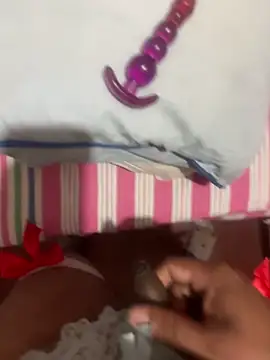 Show modela onelamalmi na web-kameri