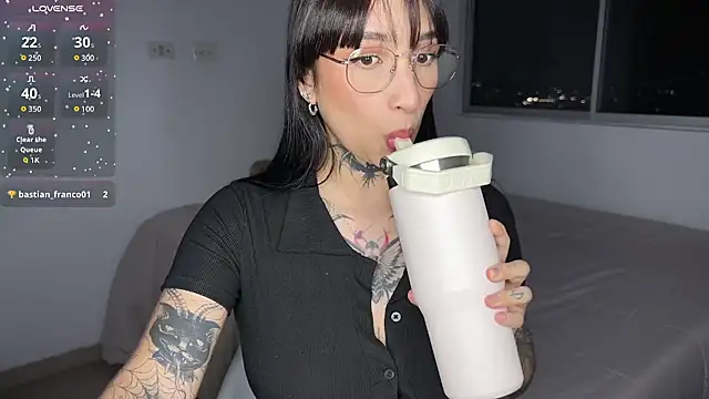 xisisxx Adlı Modelin Canlı XXX Sohbeti