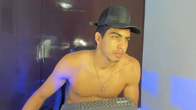 Milo_LatinBoy Live XXX-Chat