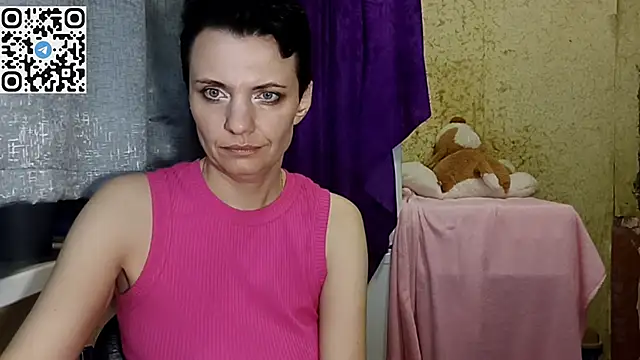 HotMamaQueen234 Adlı Modelin Canlı XXX Sohbeti