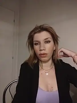 EvyLure's Live XXX Chat