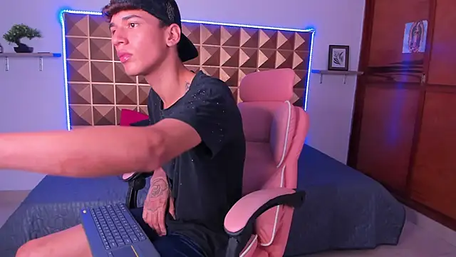 Amadeo_DのライブXXXチャット