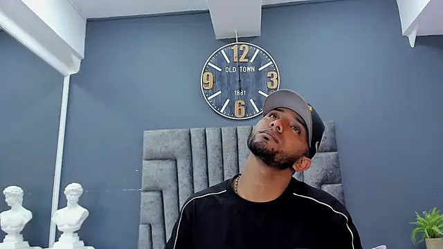 Robin_Rief: διαδικτυακό σόου στην κάμερα