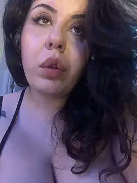 Chat +18 de holyeroticss ao vivo