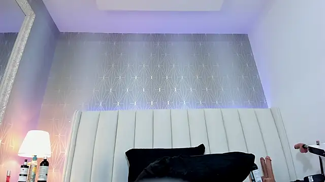 Mia-Medina Chat XXX live