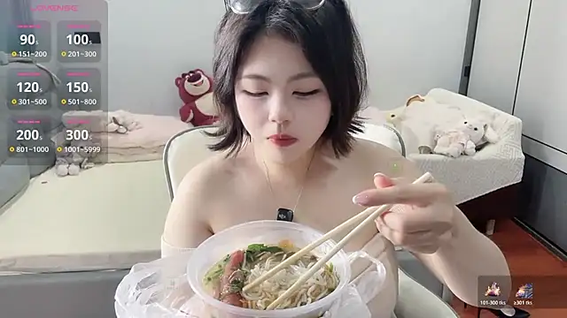 22Momo- 网络视讯表演