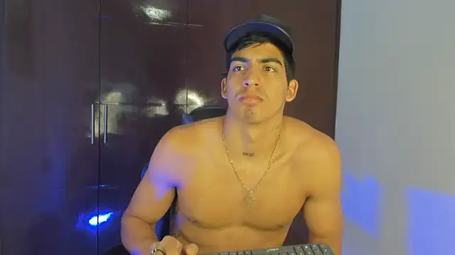 Milo_LatinBoy live XXX chat