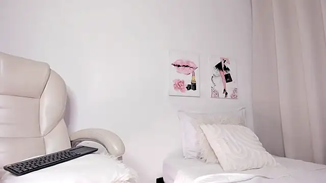 ReynaLuxe: онлайн-секс-чат