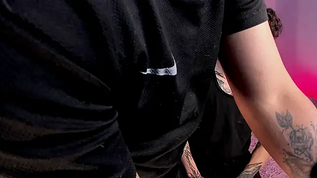 Axel_InkShade_ élő XXX-chatje