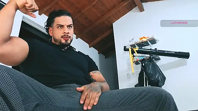 SilvaBranko: διαδικτυακό σόου στην κάμερα