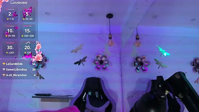 Natasha-Adams 现场XXX聊天