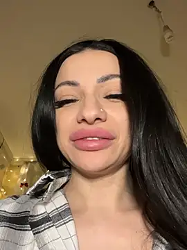 Chat +18 de Layana_Ro ao vivo