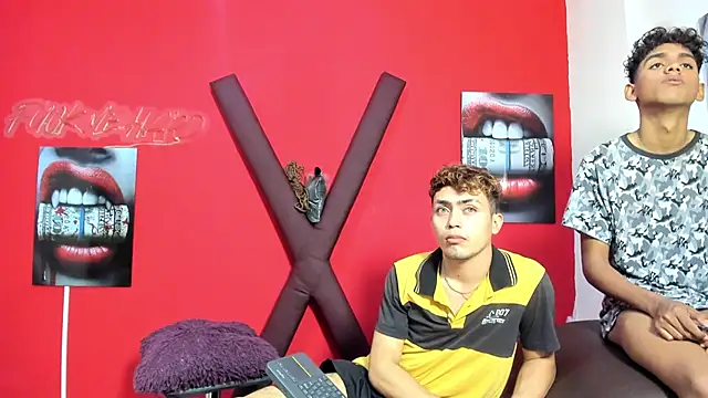 VERY_HOT_GUYS Pertunjukan Webcam