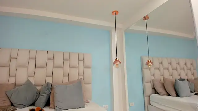 emilie_xx_ Adlı Modelin Canlı XXX Sohbeti