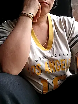 Lindxx-hot Adlı Modelin Canlı XXX Sohbeti