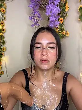 Antonella_guzman-1 Adlı Modelin Canlı XXX Sohbeti