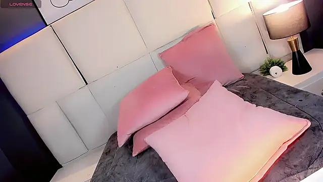 Kornylovee Chat XXX live