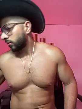 Show modela magnumchris na web-kameri