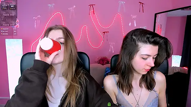 kitniss_dreamy: απευθείας συνομιλ ία ΧΧΧ