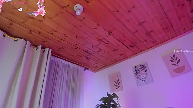 Czat XXX na żywo – Lauraricci__