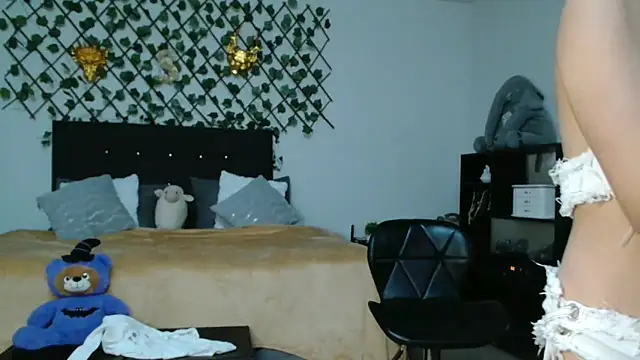 Dama_Scarlata18 Adlı Modelin Canlı XXX Sohbeti