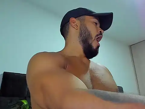 Alexander_Martines: διαδικτυακό σόου στην κάμερα