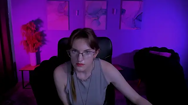 mona_cloud: διαδικτυακό σόου στην κάμερα