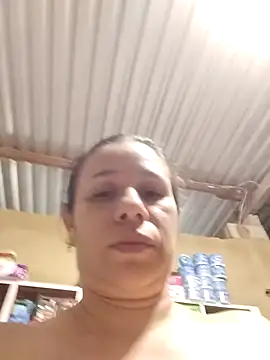 MIA-LARIOSのライブXXXチャット