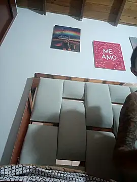 Chat +18 de LunaZambrano ao vivo