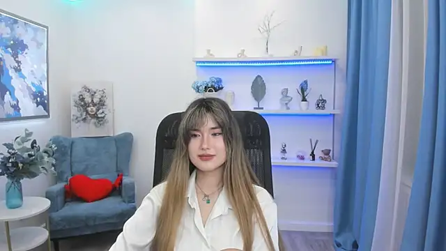 AnneTLi: онлайн-секс-чат