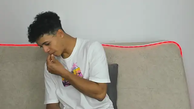 _Alex_Colton: διαδικτυακό σόου στην κάμερα