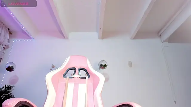 violet_77711's Live XXX Chat