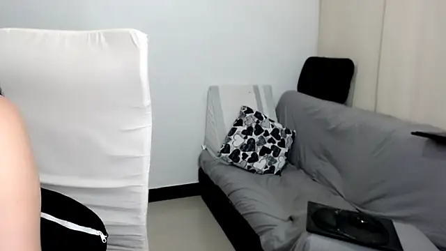 Онлайн чат XXX Laura-pervert