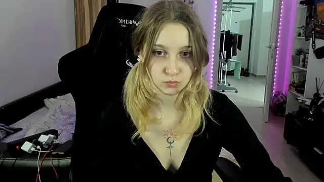 Cassi_Stonem Chat XXX in diretta