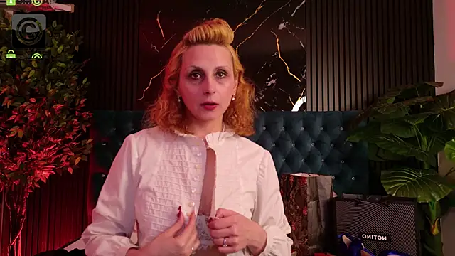 EllieKnights Webcam show