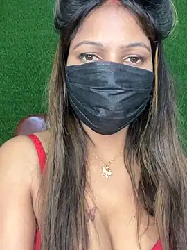 CUTI-NAINA Adlı Modelin Canlı XXX Sohbeti