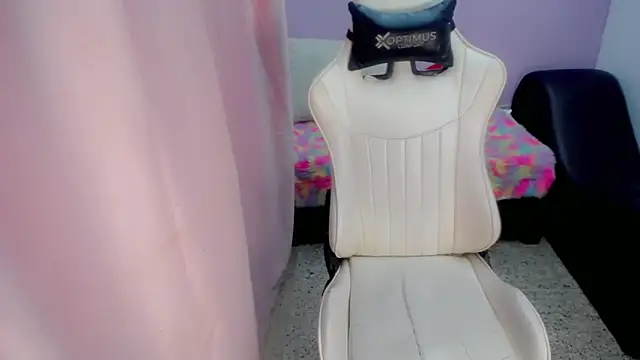 Show modela Yei_lee_ na web-kameri