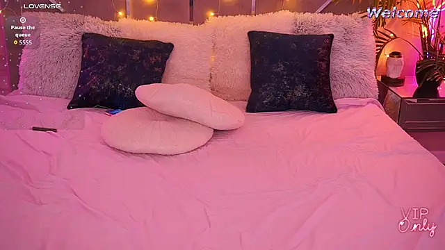 EllaGoldenn's Live XXX Chat