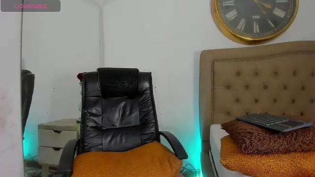 Adara_Ferraraのウェブカメラショー