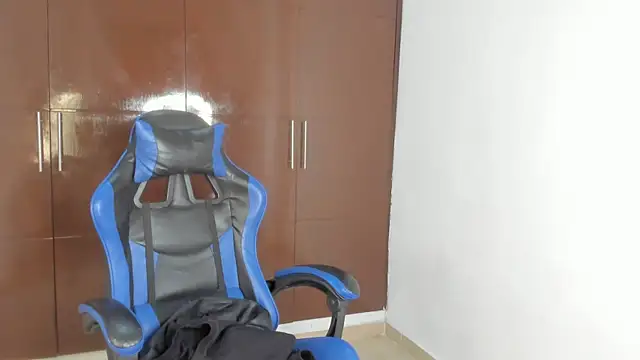 XXX chat uživo modela Milo_LatinBoy