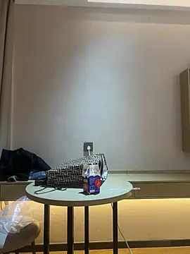 mo-mo-69's Live XXX Chat