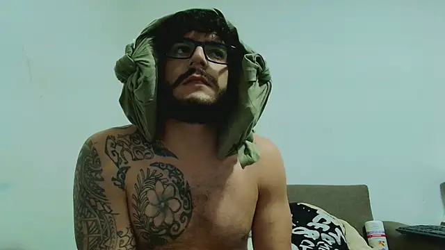 Chat XXX ao vivo de thomas_gun