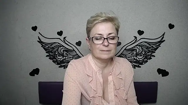 EmiliaGreeのライブXXXチャット