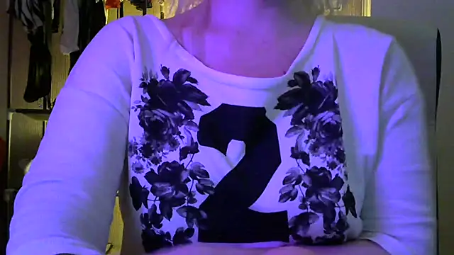 Pokazy przed kamerką – JLA_kiss